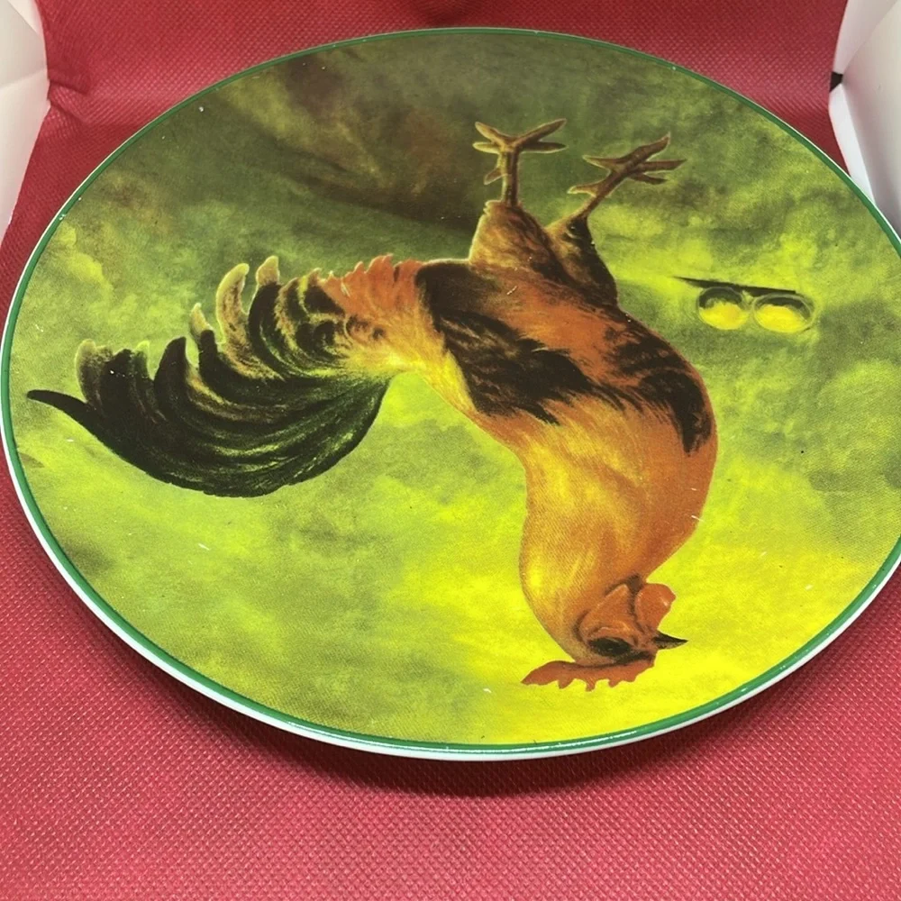 Rooster decor plate.